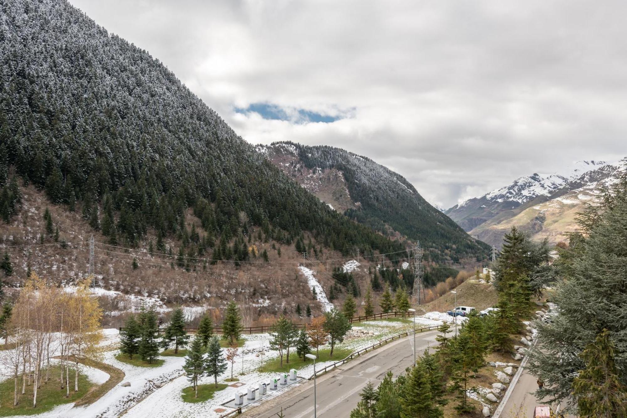 Sauts By Totiaran Apartment Baqueira Beret Luaran gambar